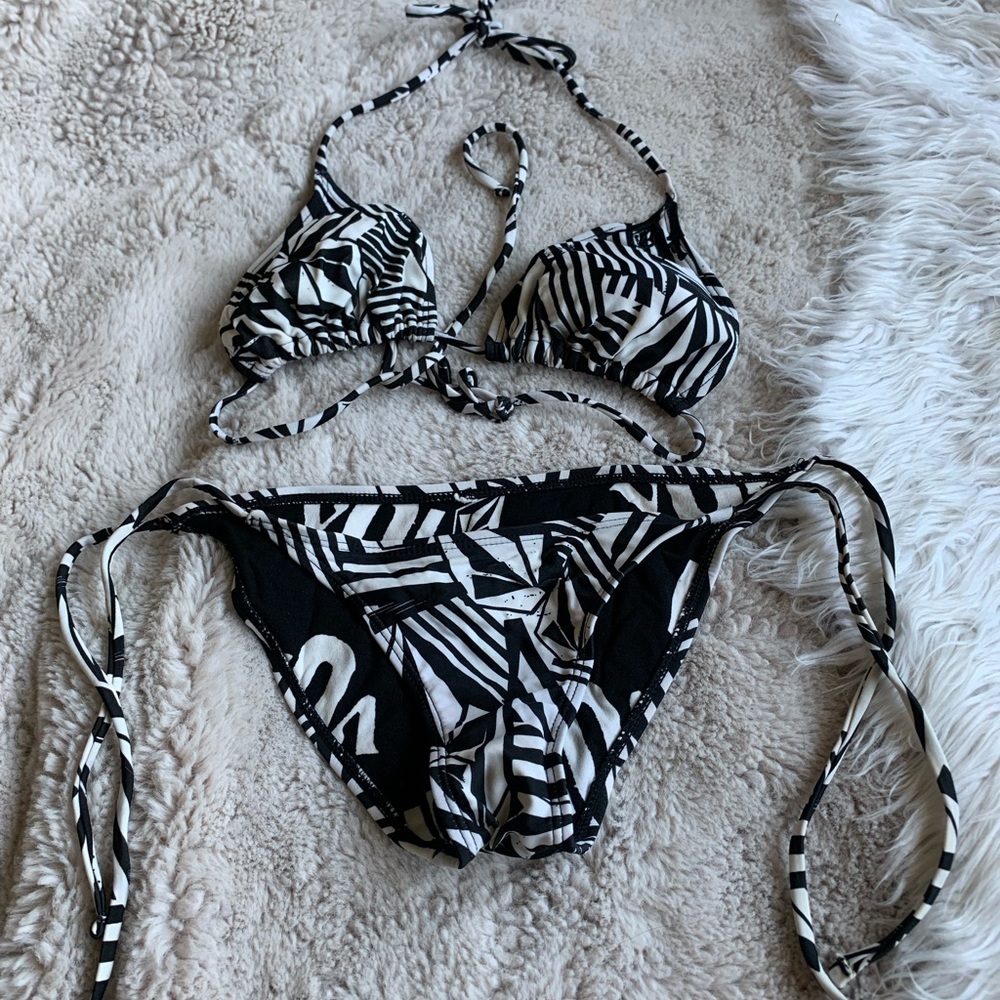 Reversible Volcom Black Bikini